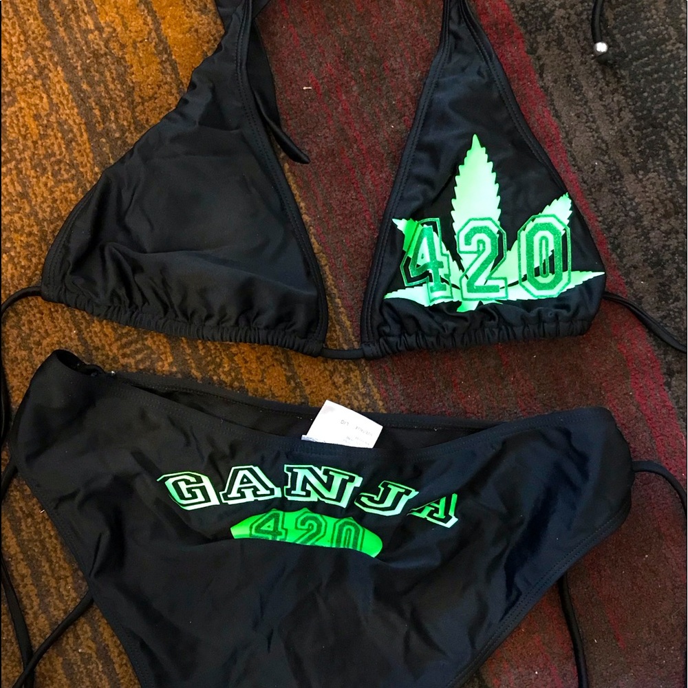 Vintage SPENCER’S “GANJA 420” two piece BNWOT
